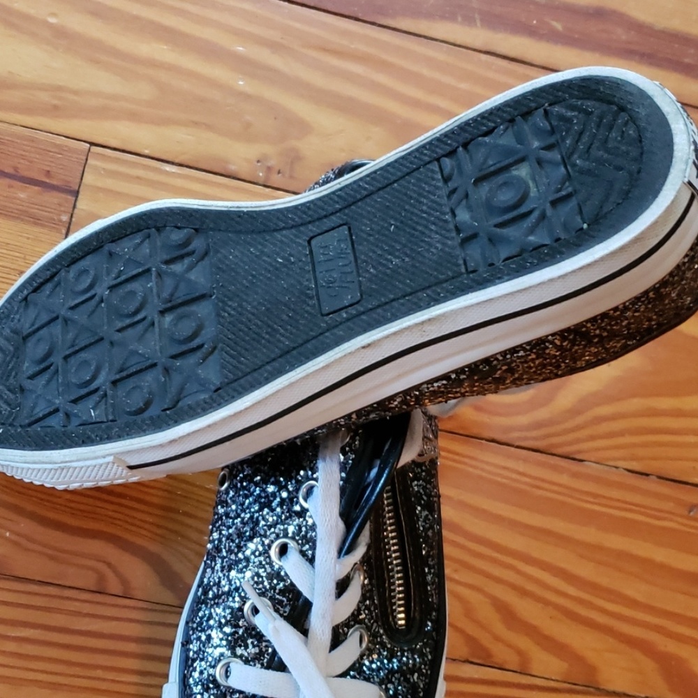 "GOTTA FLURT" GLITTER$TRENDY SNEAKERS🌼 - Picture 7 of 8